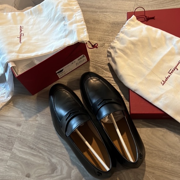 FERRAGAMO Black Leather Penny Loafer Men 9.5 EE Brand New - Picture 4 of 8